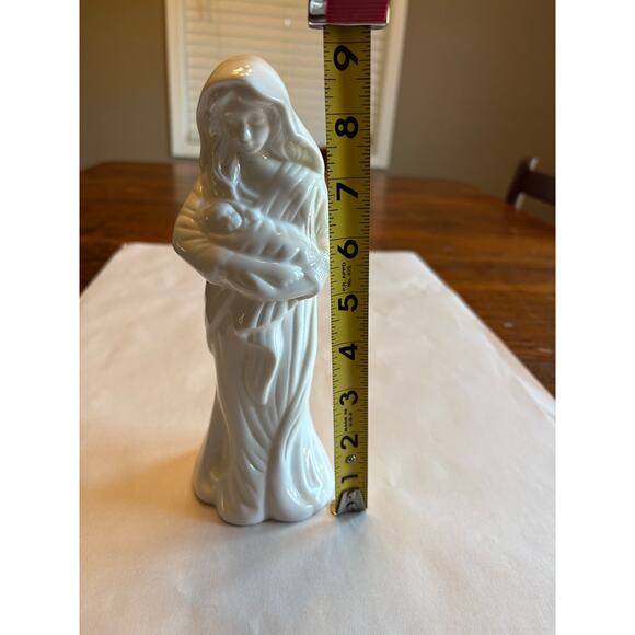Virgin Mother Mary Madonna & Baby Jesus Statue House of Lloyd 1988 - Picture 8 of 9